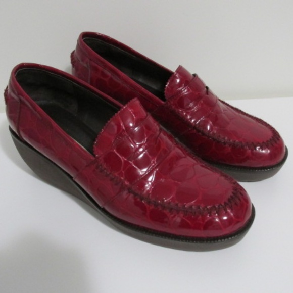 Donald Pliner Cranberry Red Loafers, Size 7 - Picture 1 of 6